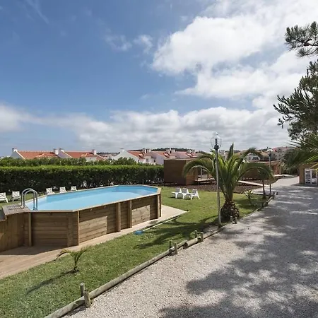 Surf Riders & Co Surf Camp Hostel *