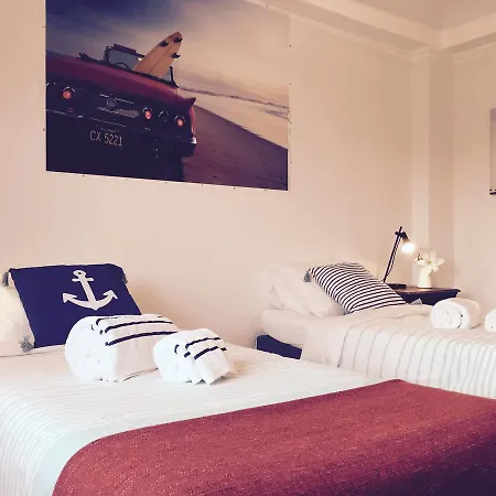Hostel Surf Riders & Co Surf Camp *