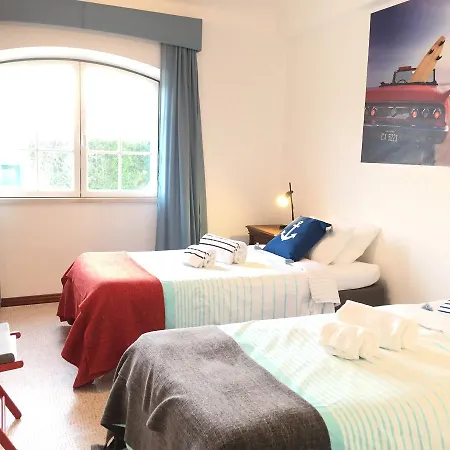 Hostel Surf Riders & Co Surf Camp *